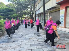 云南泸水有群“共享奶奶”